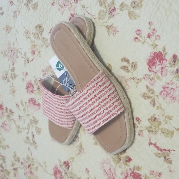 Summer Slides NWT - Picture 5 of 8